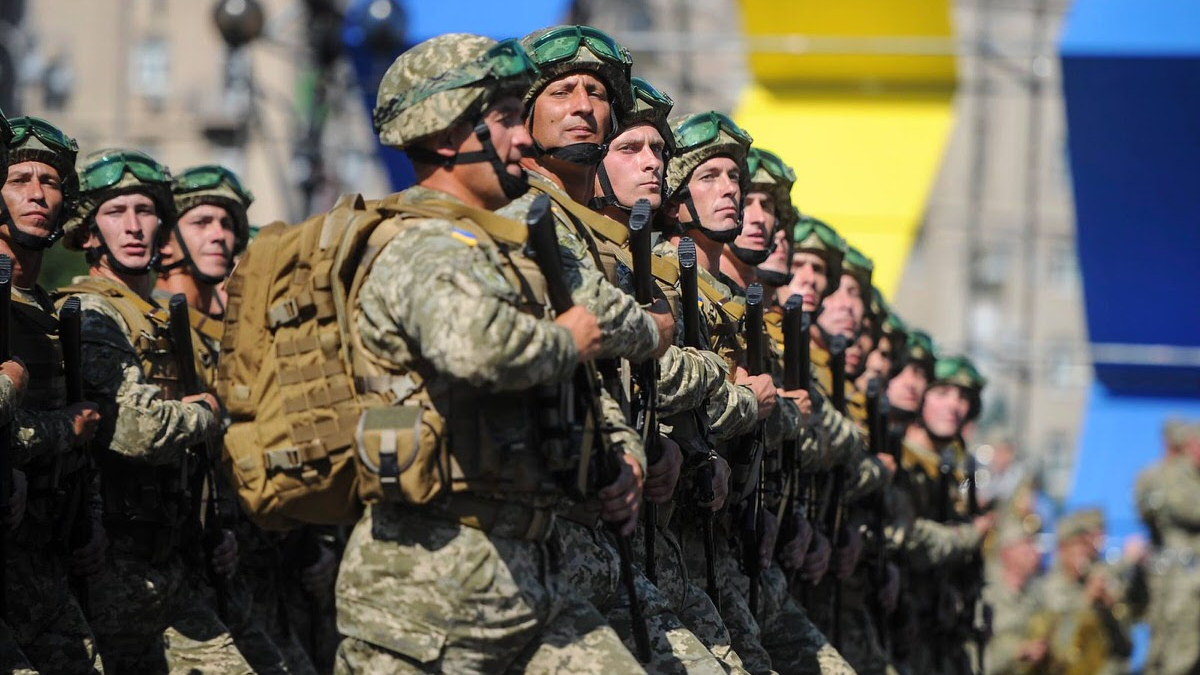 Украинцев не стоит лишний раз пугать введением военного положения - Алексей Данилов